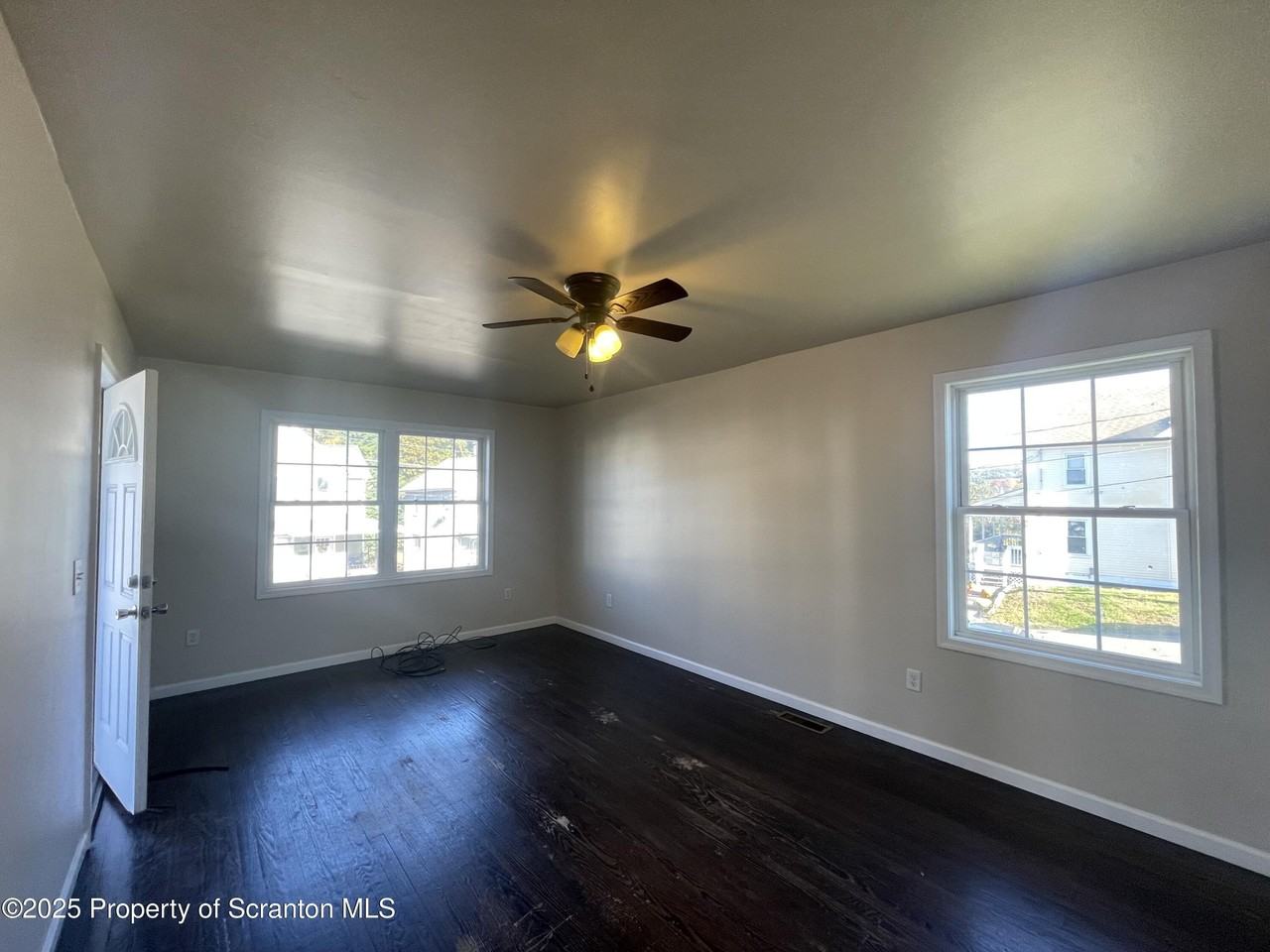 127 West Line Street - Photo 6 of 10