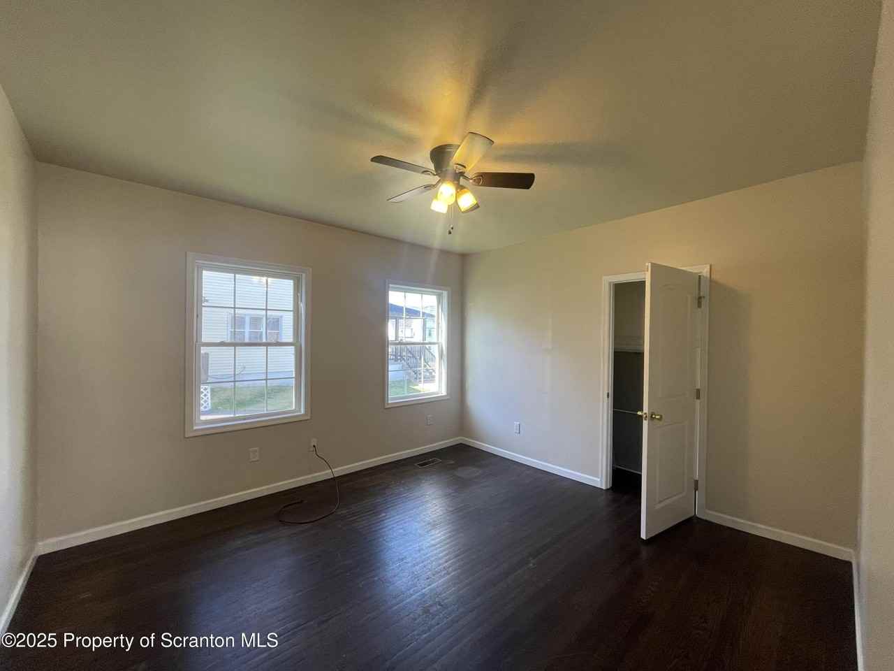 127 West Line Street - Photo 7 of 10