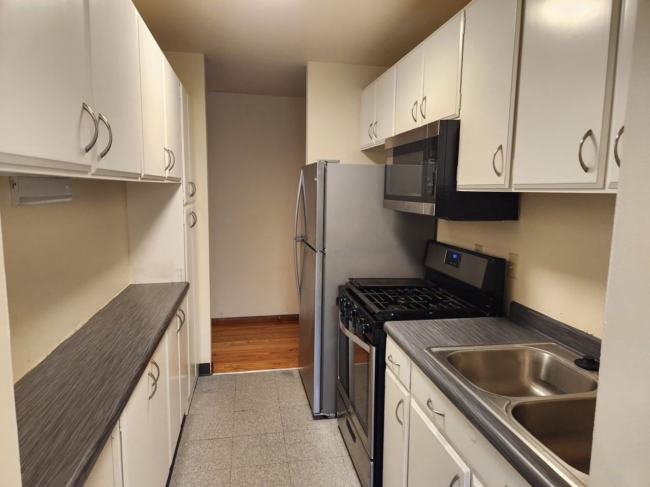 Parkview 725 - Photo 2 of 17