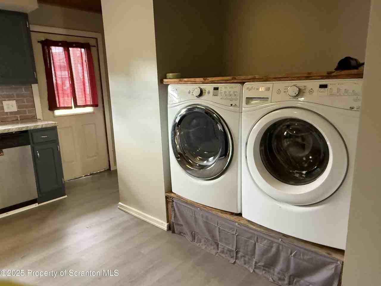 319 Green Street - Photo 3 of 8