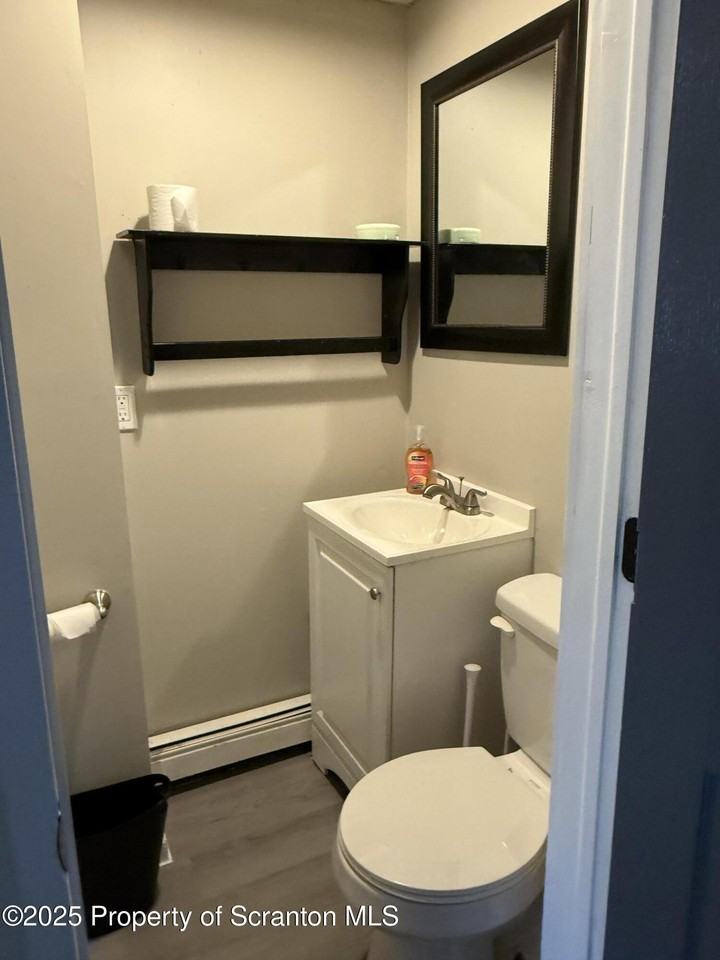 319 Green Street - Photo 6 of 8