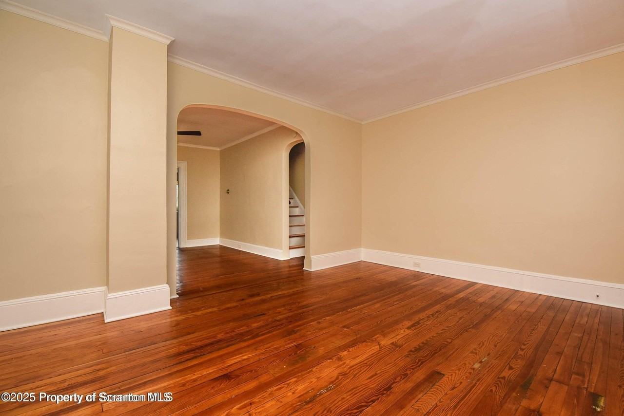 1225 S Irving Ave - Photo 5 of 21