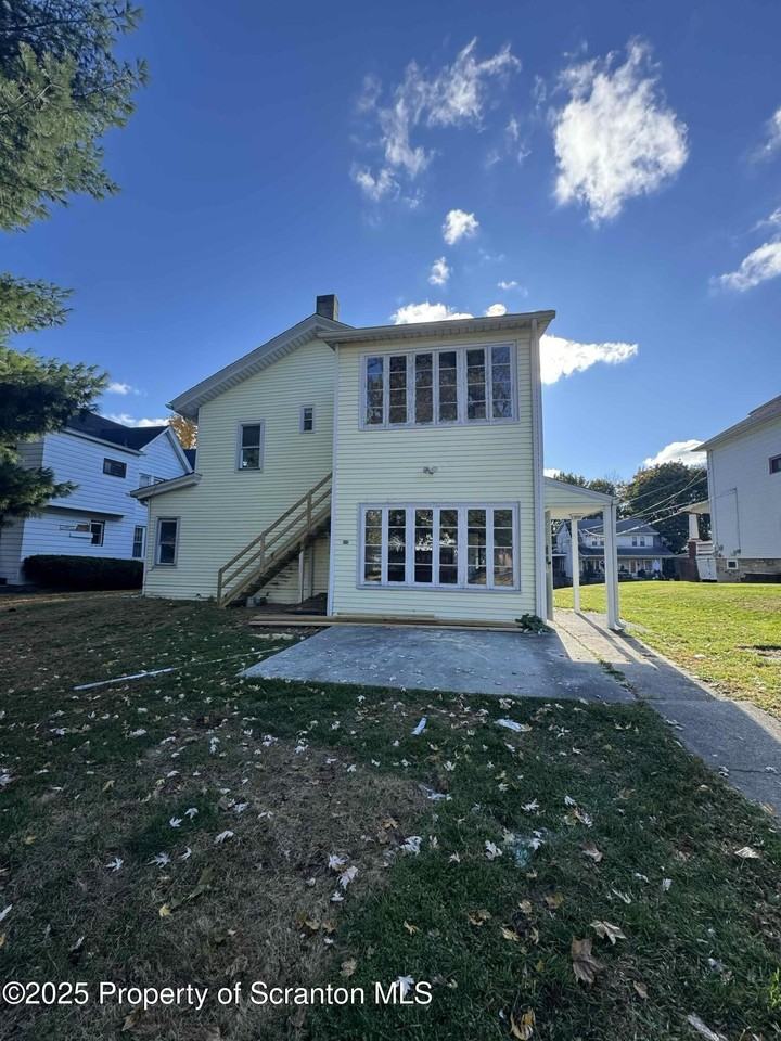 1721 N Sumner Ave - Photo 2 of 16