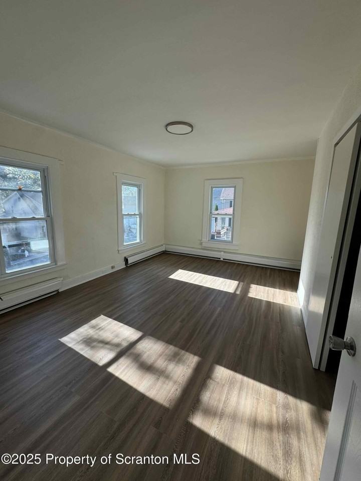 1721 N Sumner Ave - Photo 5 of 16