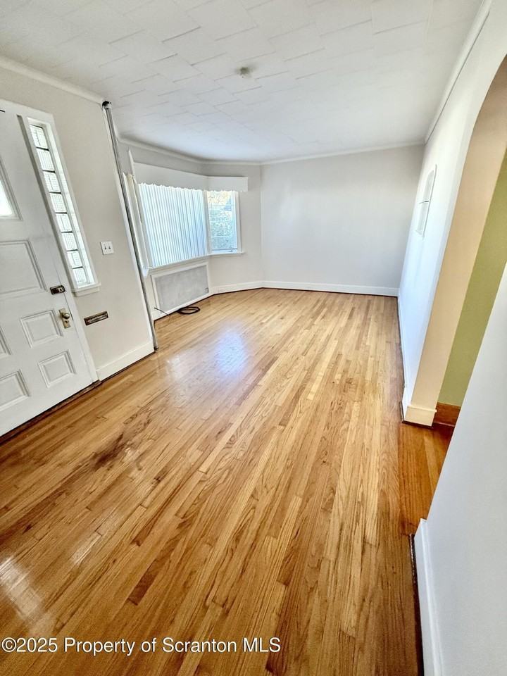 1012 North Webster Avenue #1stFL - Photo 3 of 23