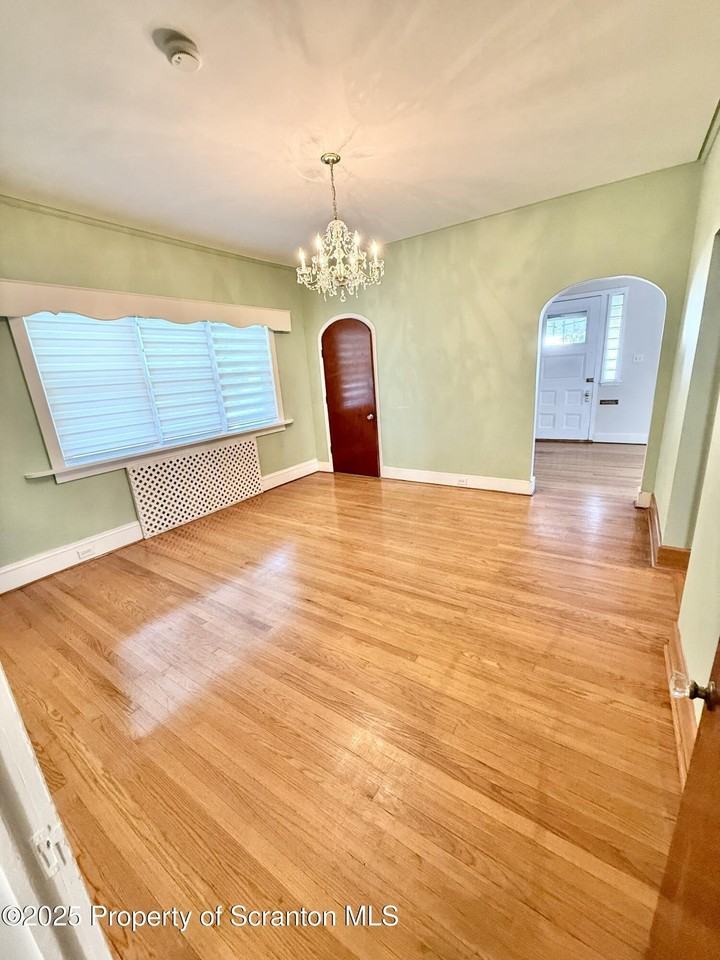 1012 North Webster Avenue #1stFL - Photo 4 of 23