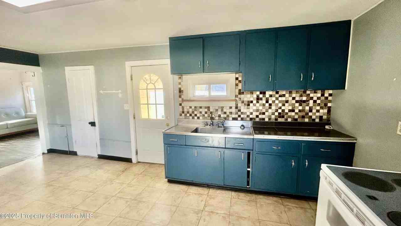 5893 High Street - Photo 2 of 13