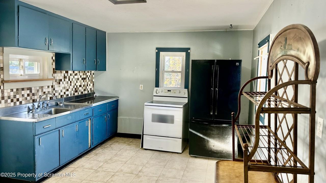 5893 High Street - Photo 3 of 13