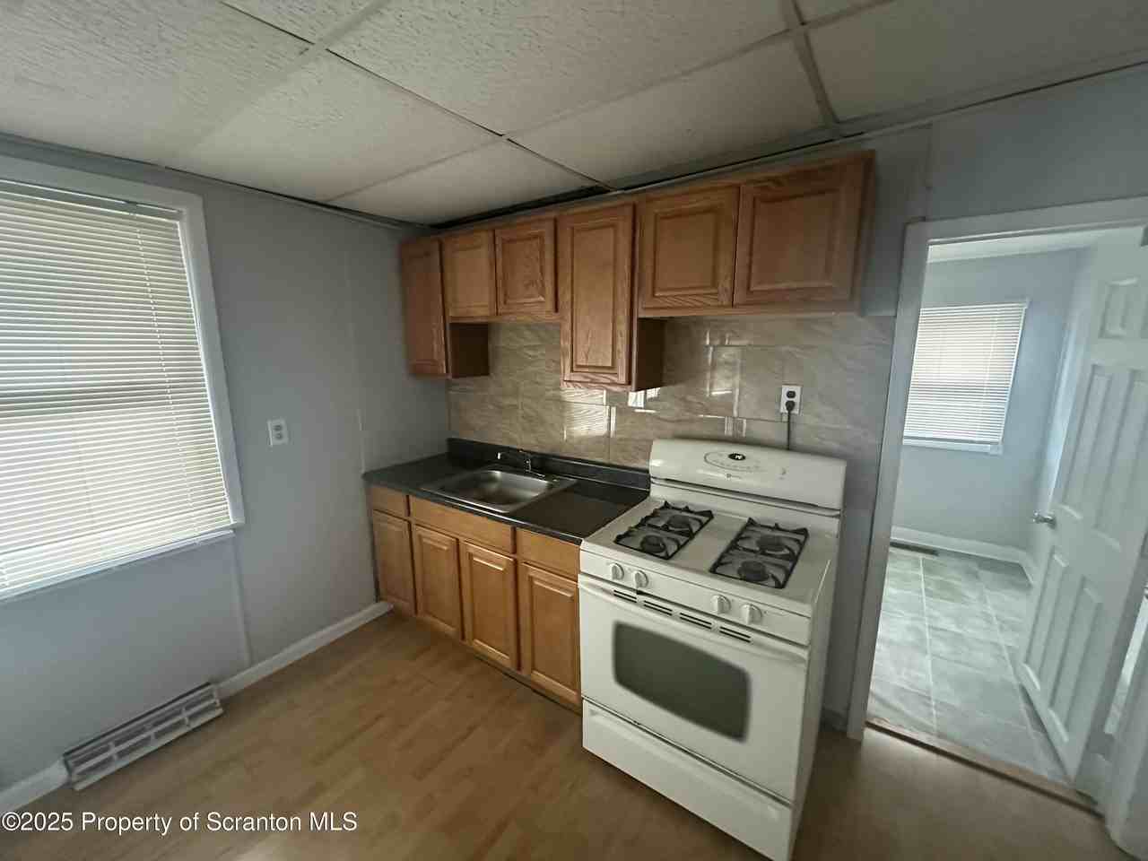 119 Center Avenue - Photo 6 of 18