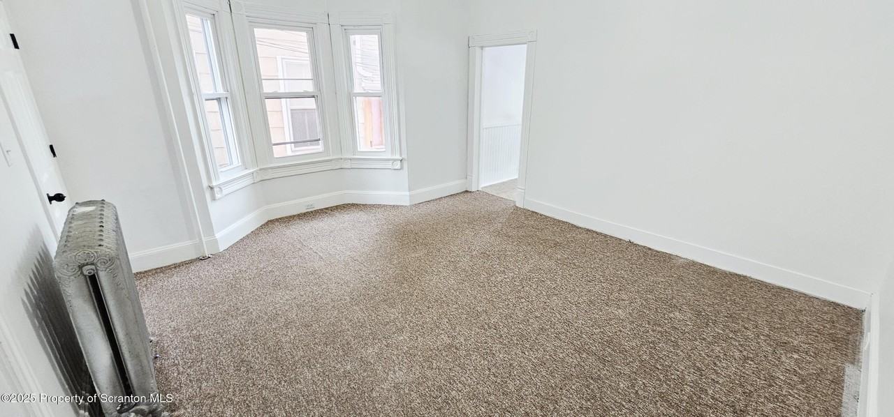 128 South Rebecca Avenue - Photo 5 of 24