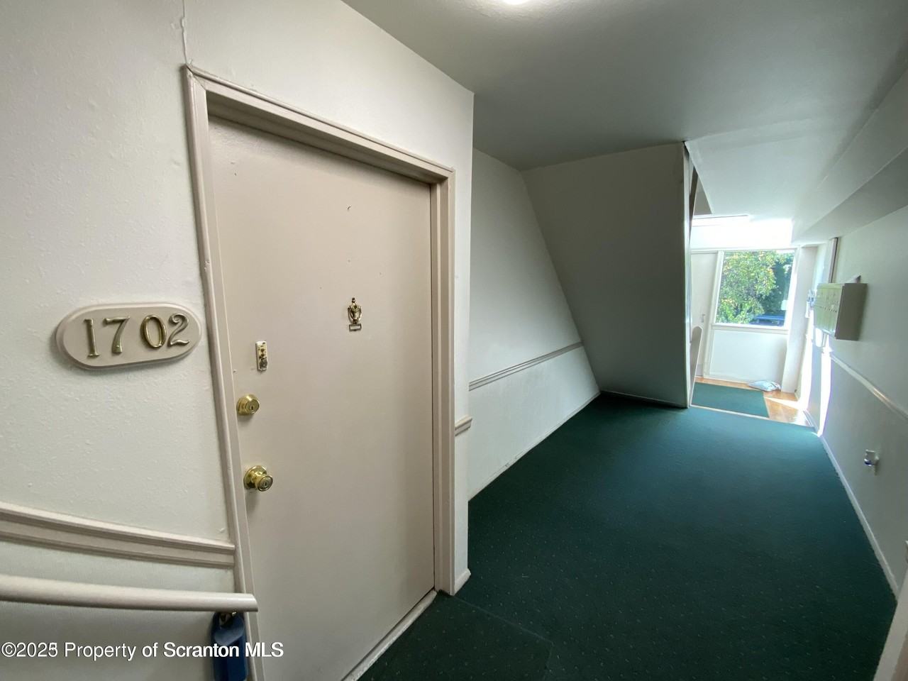 1702 Summit Pointe - Photo 3 of 29