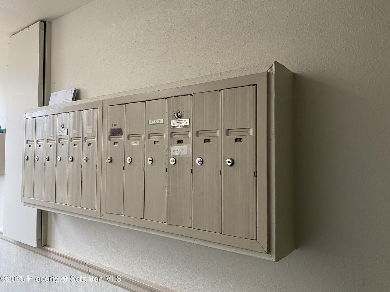 1702 Summit Pointe - Photo 4 of 29