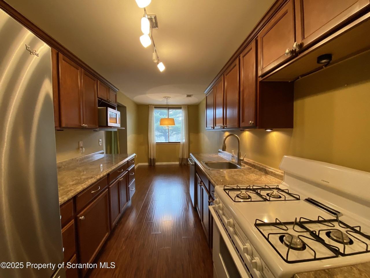 1702 Summit Pointe - Photo 6 of 29