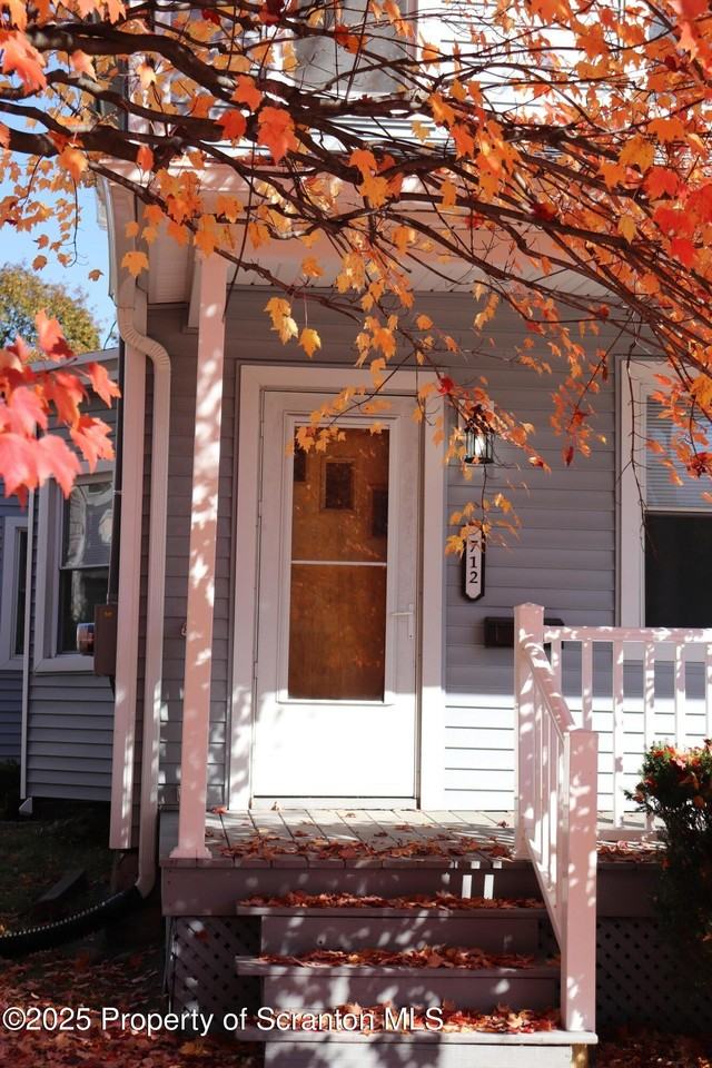 712 West Lackawanna Avenue - Photo 2 of 41