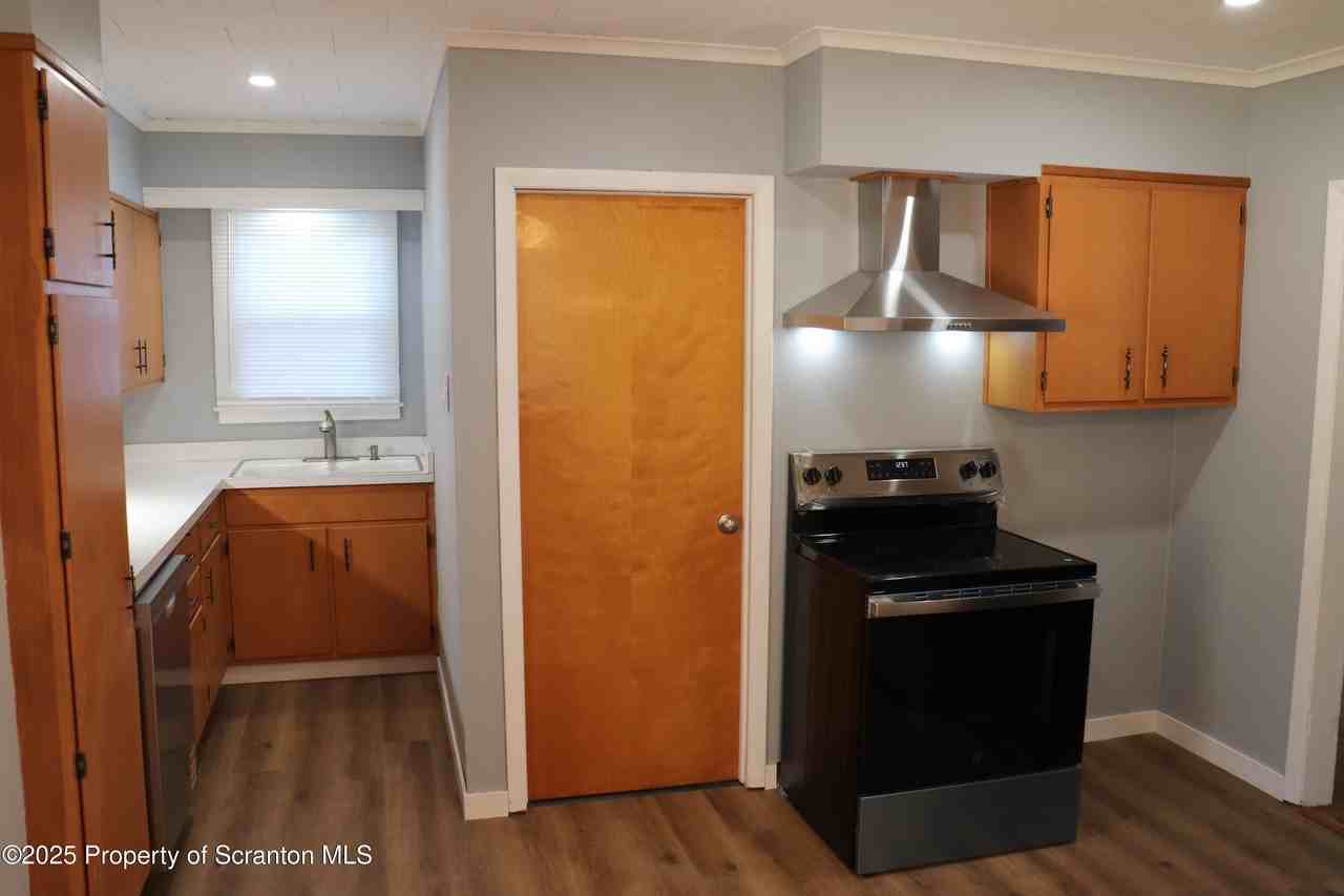 712 West Lackawanna Avenue - Photo 5 of 41