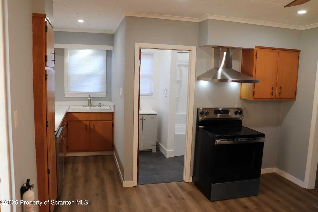 712 West Lackawanna Avenue - Photo 6 of 41