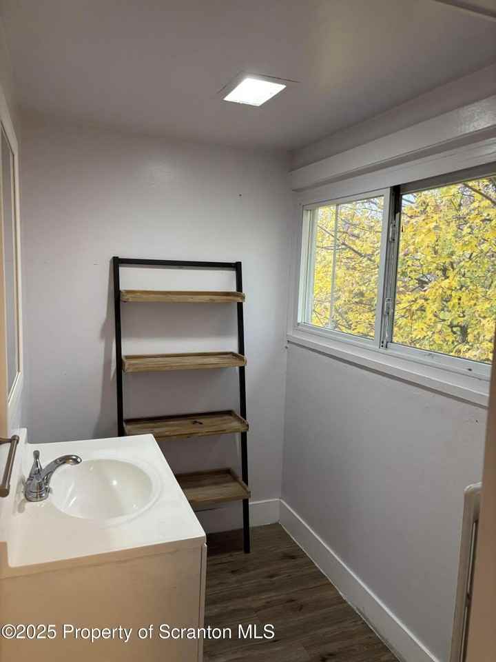 1115 Monroe Ave #2ndFL - Photo 6 of 9