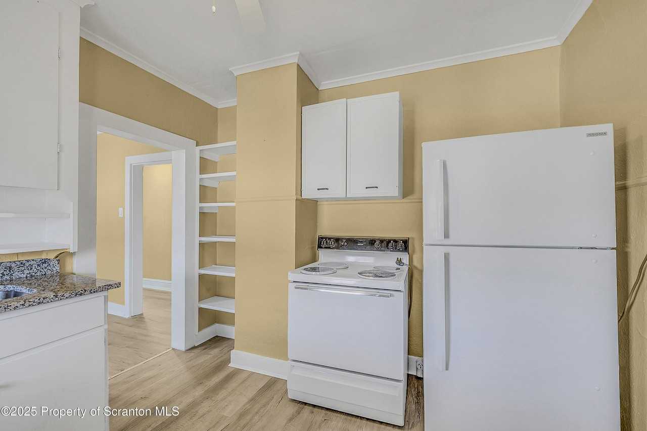 864 S Main St Unit 4 #4 - Photo 5 of 17