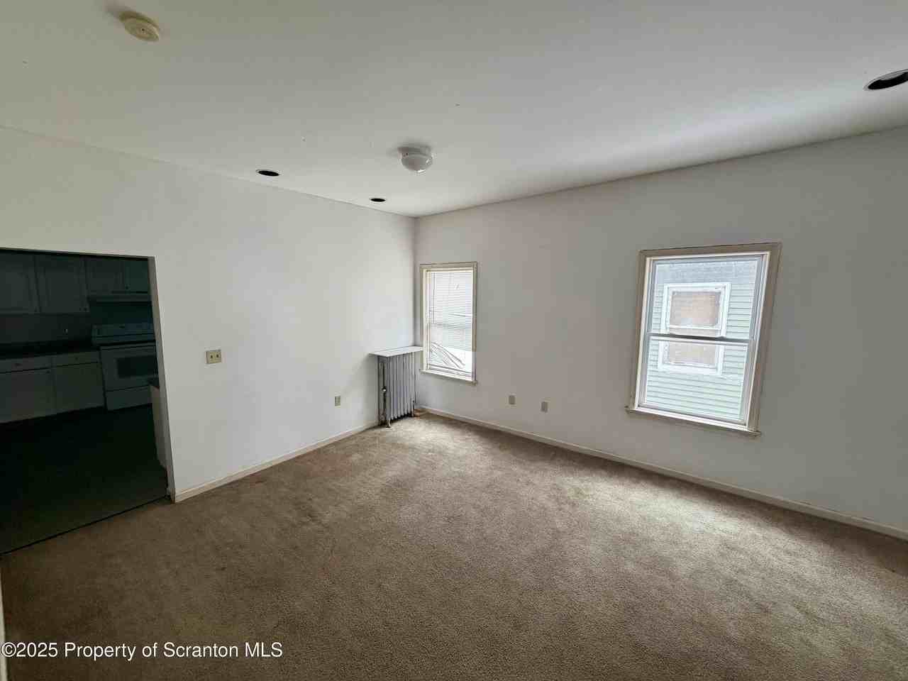 818 West Locust Street - Photo 5 of 15