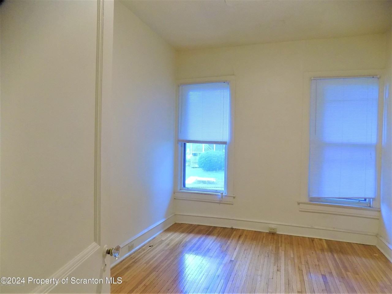 1543 Sanderson Ave Unit 1b #1B - Photo 7 of 12