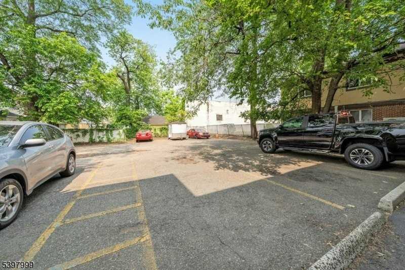 377 Park St - Photo 4 of 19