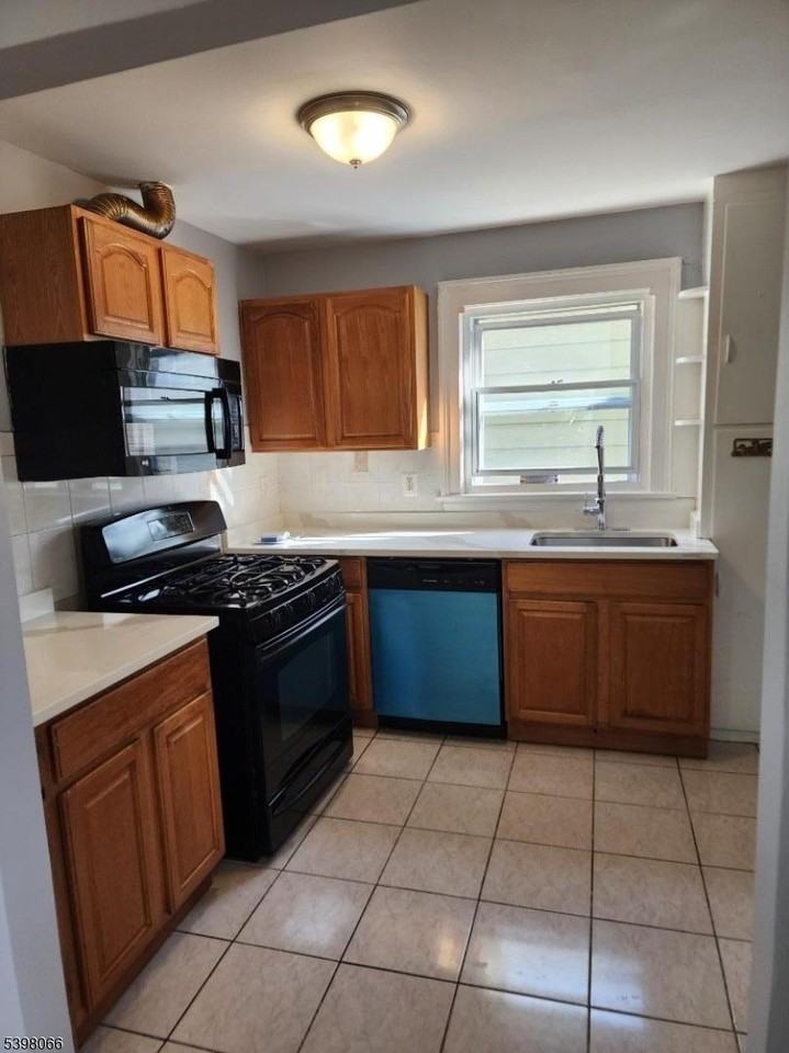 10 Westcott St - Photo 2 of 13