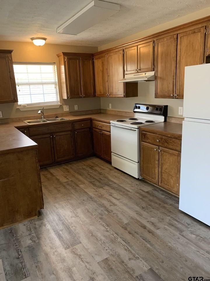 113 Elm Creek Dr - Photo 5 of 16