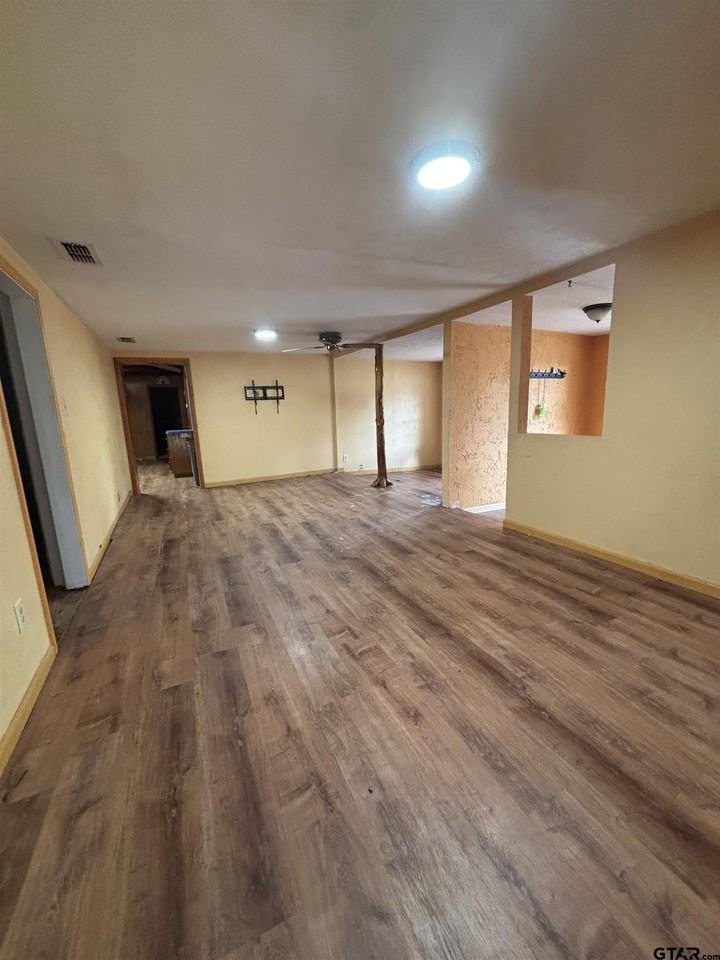 8123 Cherokee Trce - Photo 5 of 26