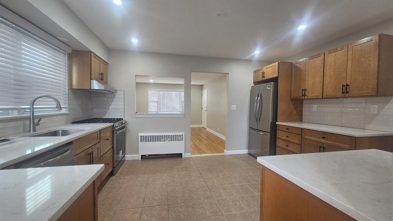 736 3rd St #1stFL - Photo 5 of 15