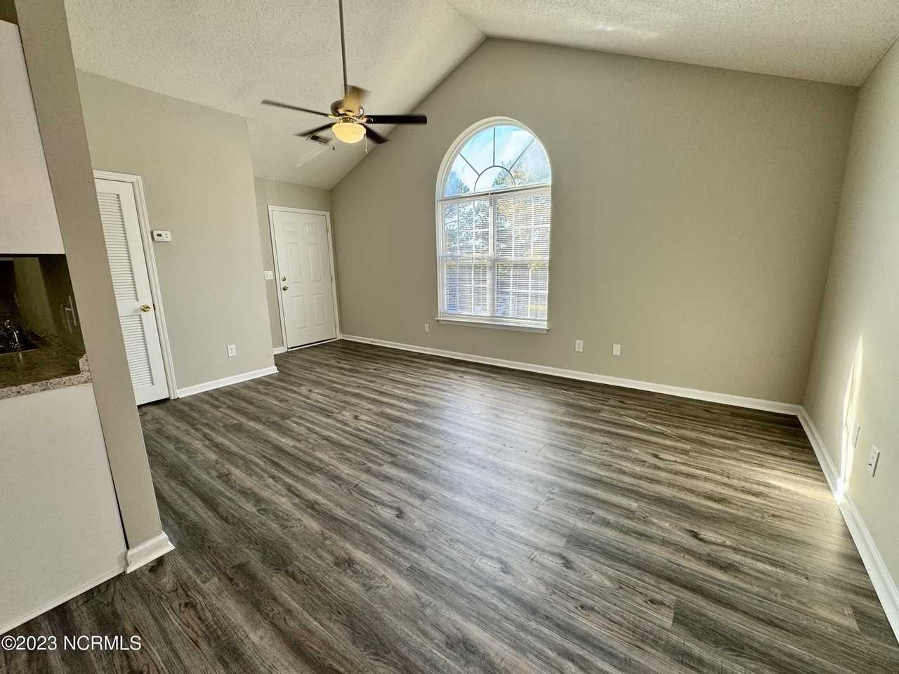 1247 Westpointe Dr - Photo 2 of 13