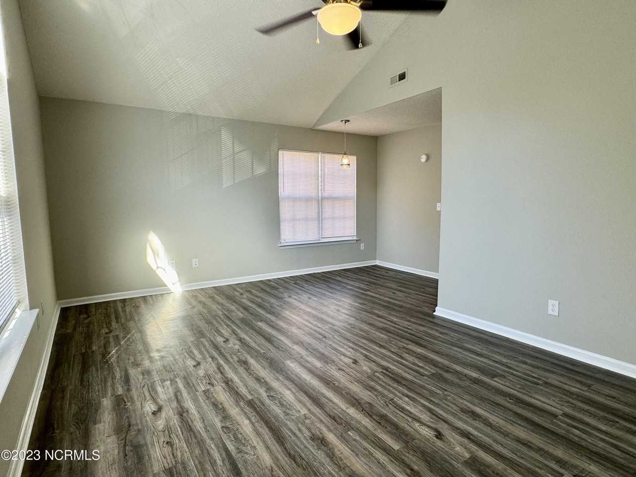 1247 Westpointe Dr - Photo 4 of 13