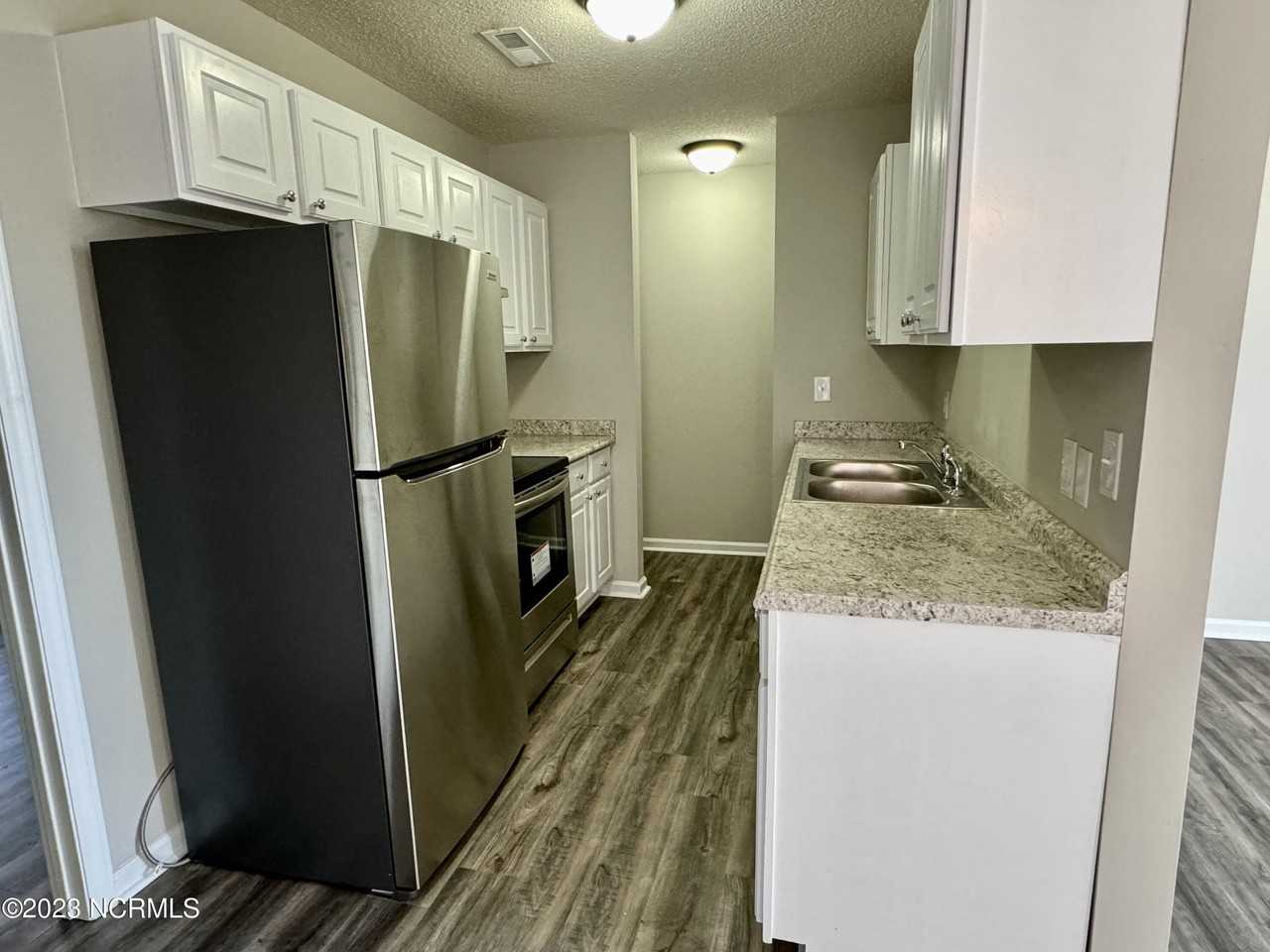 1247 Westpointe Dr - Photo 5 of 13