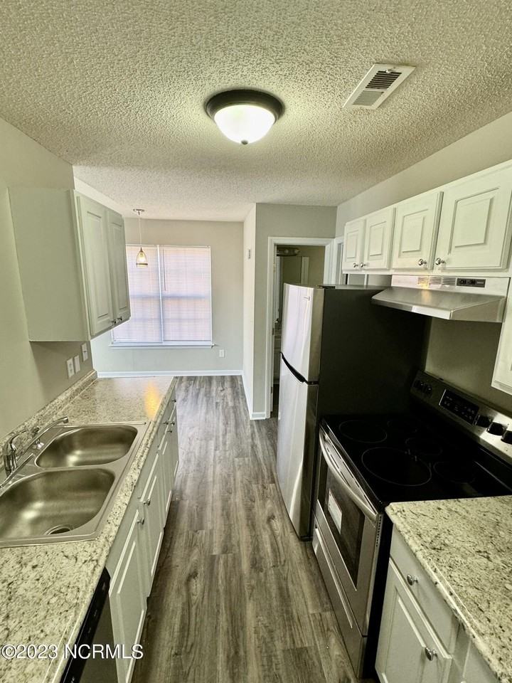 1247 Westpointe Dr - Photo 7 of 13