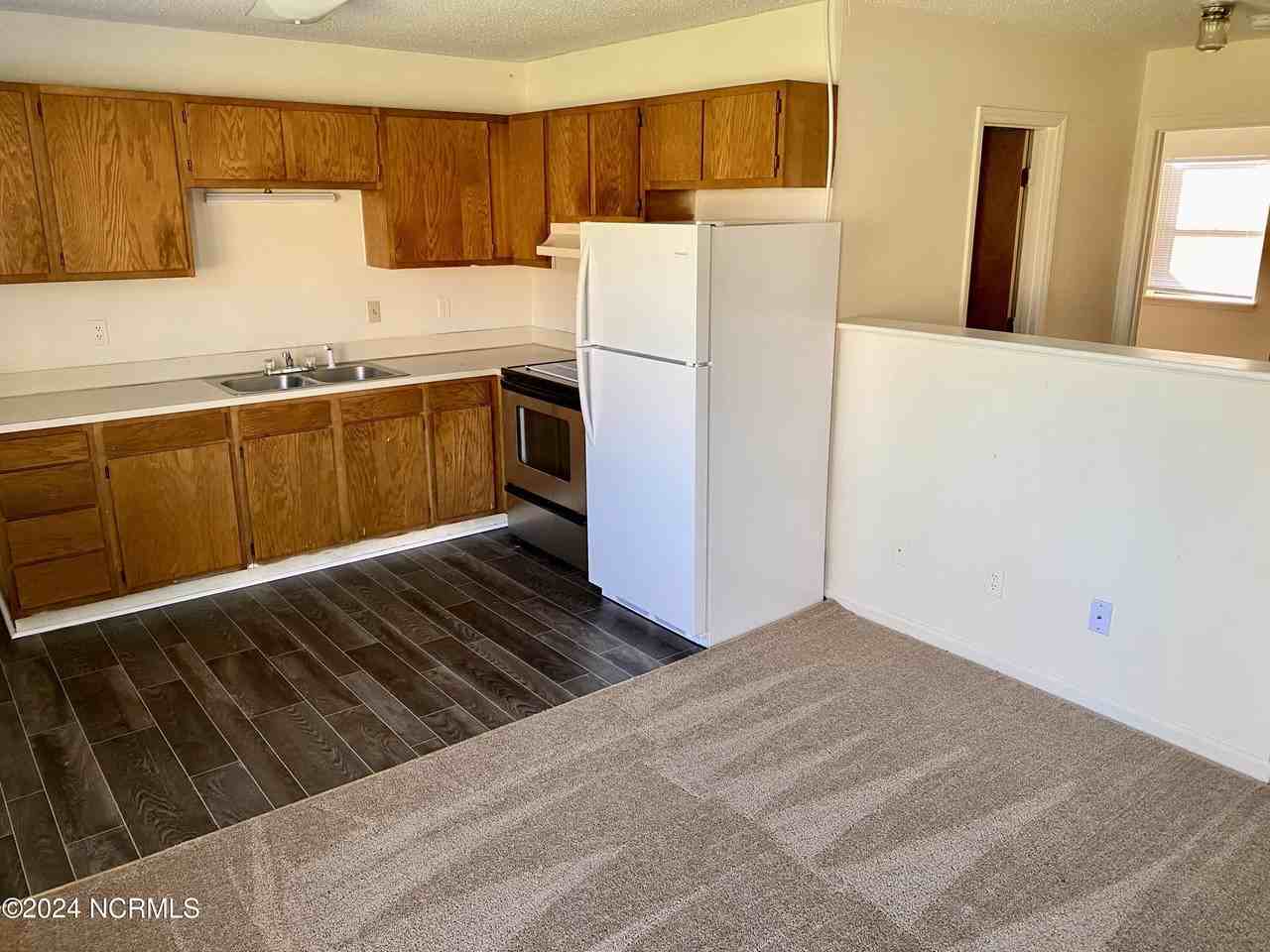 1085 Cheyenne Ct Apt 4 #4 - Photo 2 of 6