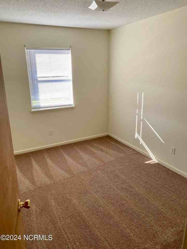 1085 Cheyenne Ct Apt 4 #4 - Photo 3 of 6