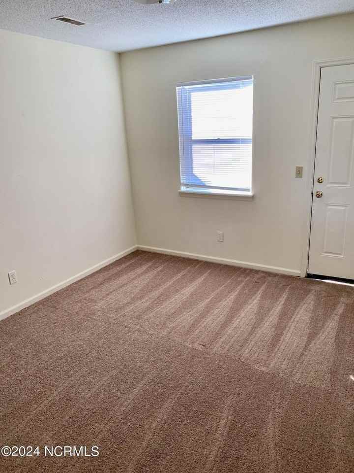 1085 Cheyenne Ct Apt 4 #4 - Photo 4 of 6