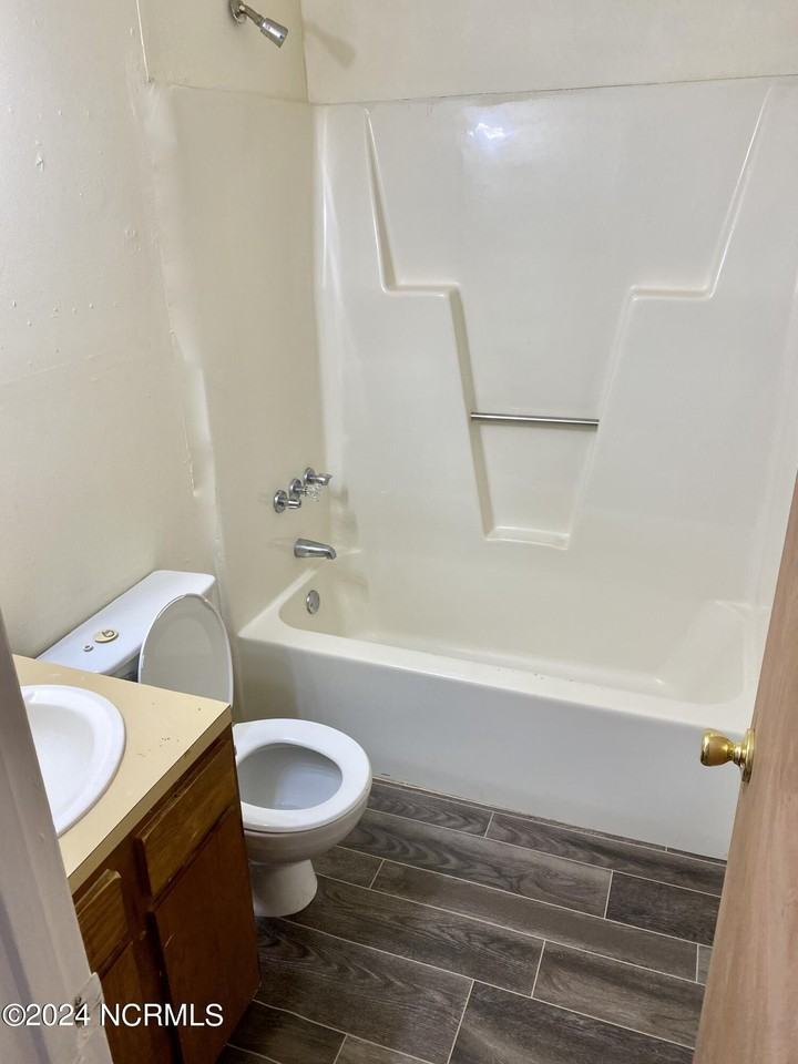 1085 Cheyenne Ct Apt 4 #4 - Photo 6 of 6