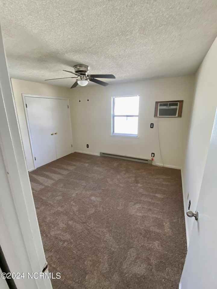 2903 E 5th St Apt 21 #21 - Photo 2 of 5