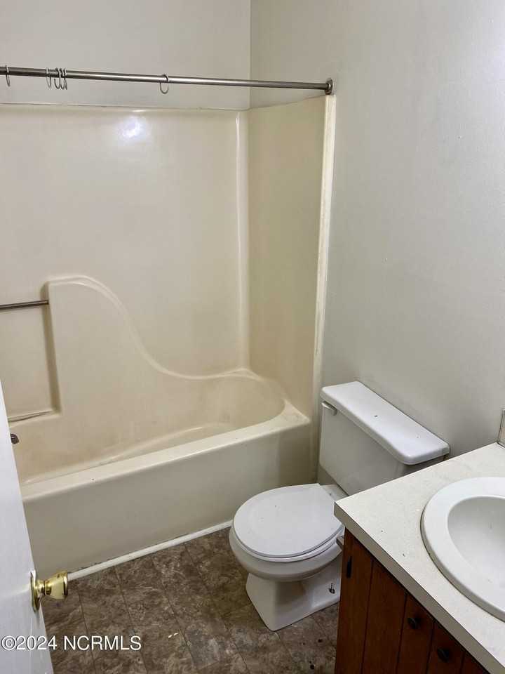 2609 Macgregor Downs Rd Apt 14 #14 - Photo 2 of 5