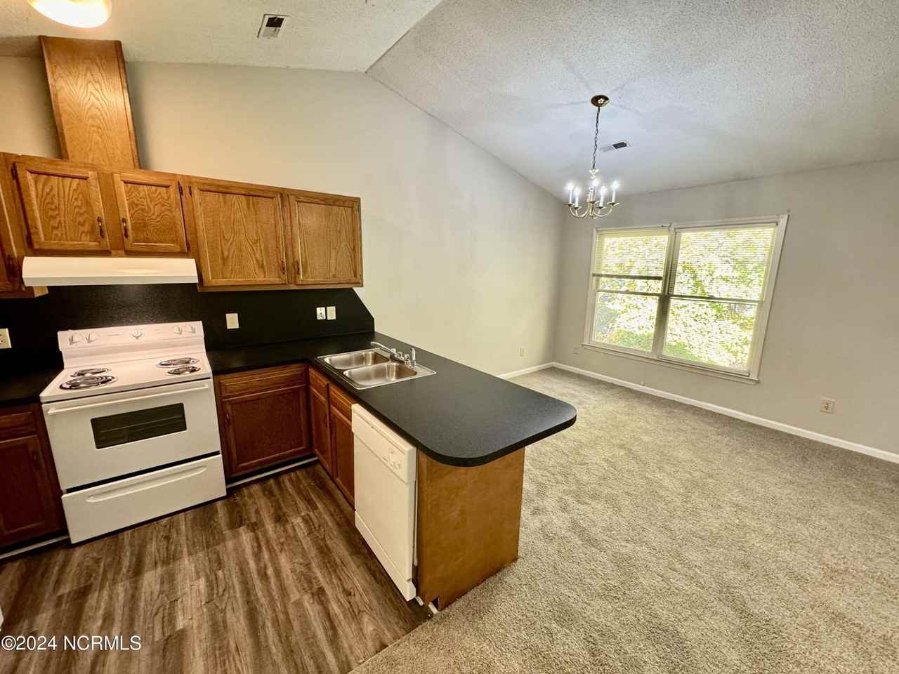 3412 Evans St Apt B #B - Photo 2 of 6