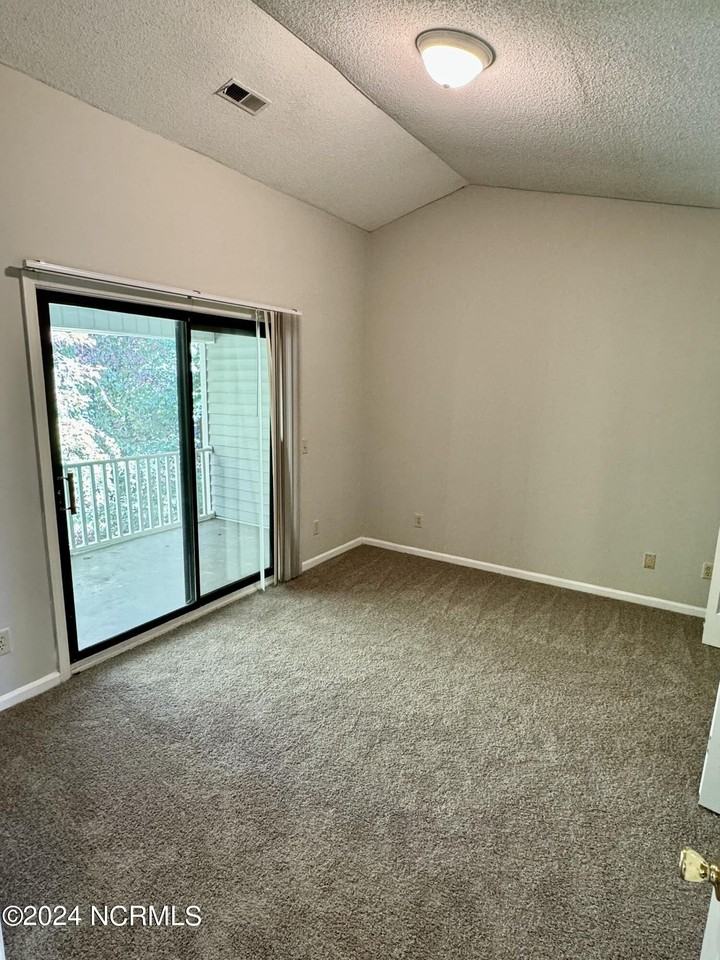 3412 Evans St Apt B #B - Photo 3 of 6