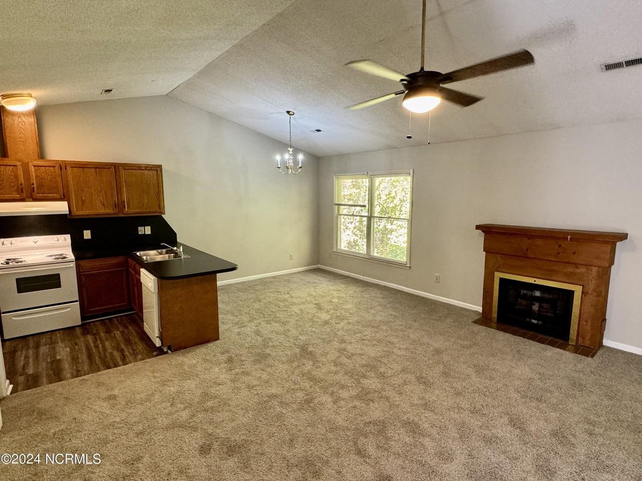 3412 Evans St Apt B #B - Photo 4 of 6