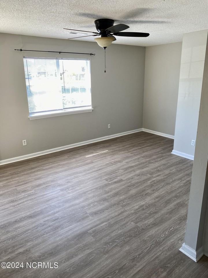 1287 Park West Dr Apt 2 #2 - Photo 4 of 7