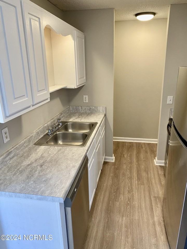 1287 Park West Dr Apt 2 #2 - Photo 5 of 7