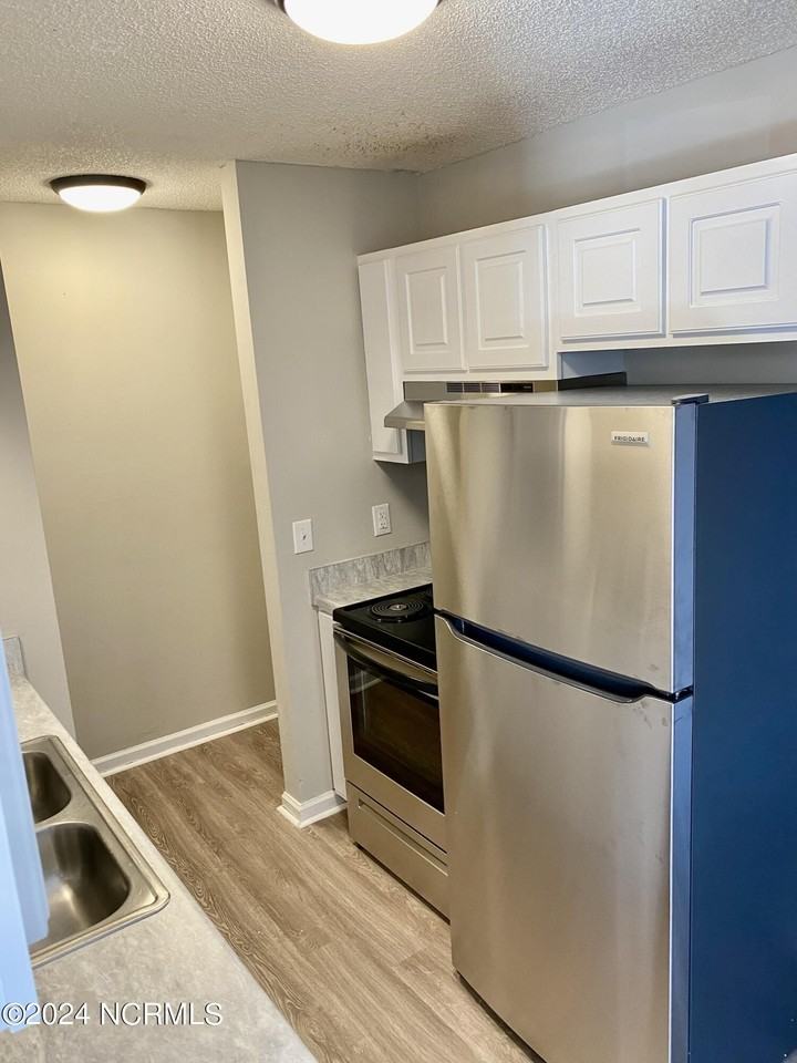 1287 Park West Dr Apt 2 #2 - Photo 6 of 7