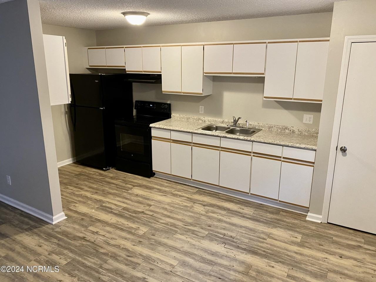 1012 Peed Dr Apt 14 #14 - Photo 3 of 5