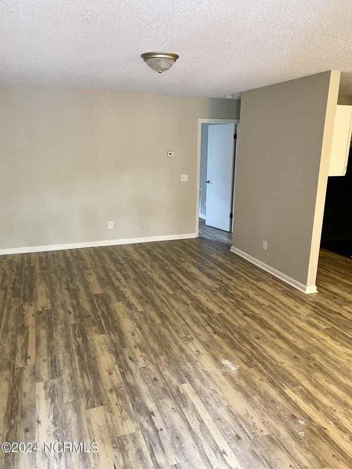 1012 Peed Dr Apt 14 #14 - Photo 4 of 5