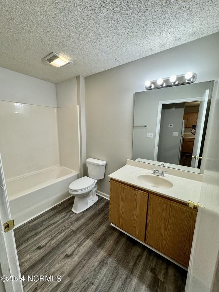 1397 Westpointe Dr Apt 6 #6 - Photo 5 of 10