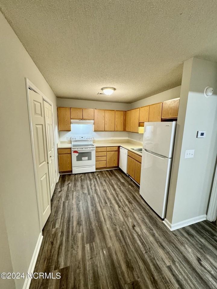 1397 Westpointe Dr Apt 6 #6 - Photo 7 of 10