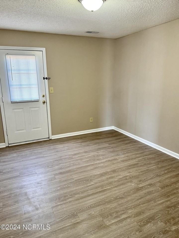 3311 Landmark St Apt 6 #6 - Photo 5 of 8